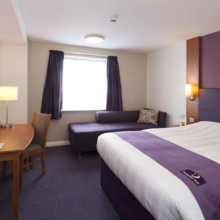 Premier Inn Edinburgh ダルケイス エクステリア 写真