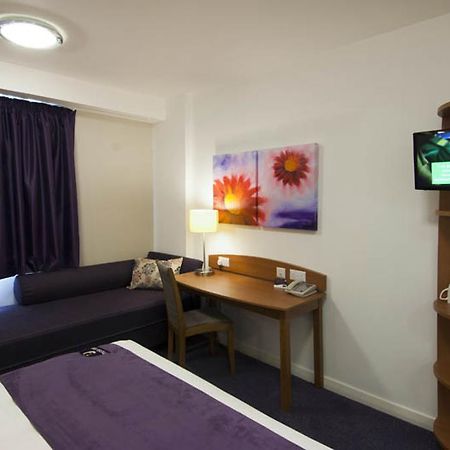 Premier Inn Edinburgh ダルケイス エクステリア 写真