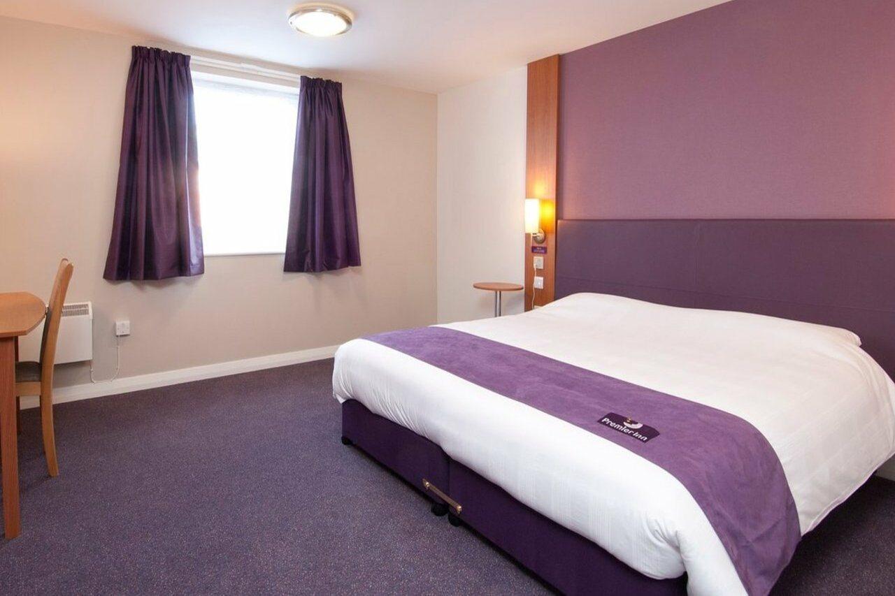 Premier Inn Edinburgh ダルケイス エクステリア 写真