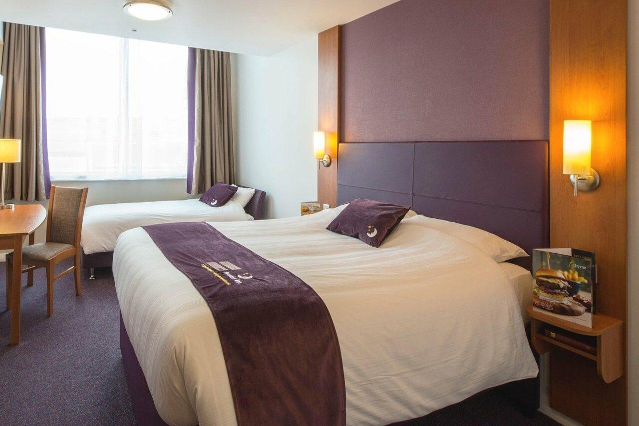 Premier Inn Edinburgh ダルケイス エクステリア 写真