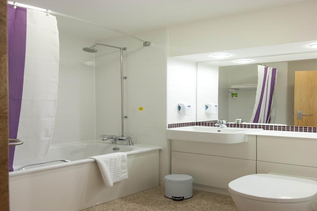 Premier Inn Edinburgh ダルケイス 部屋 写真