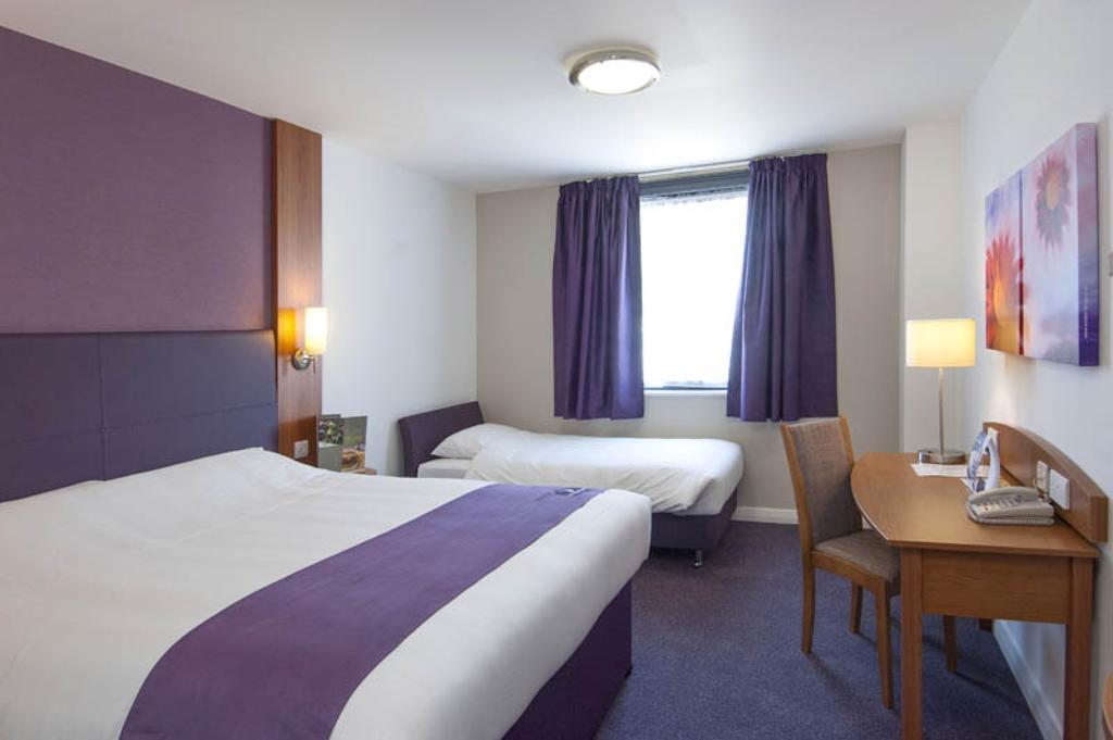 Premier Inn Edinburgh ダルケイス 部屋 写真