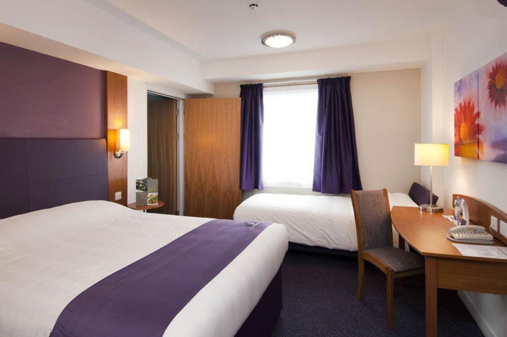 Premier Inn Edinburgh ダルケイス 部屋 写真