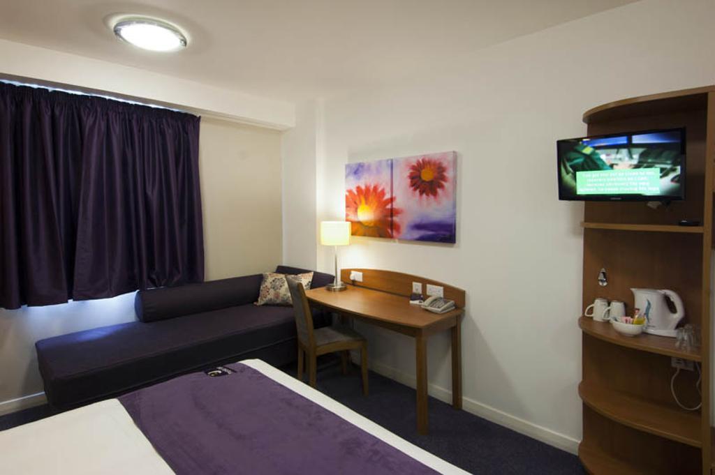 Premier Inn Edinburgh ダルケイス エクステリア 写真