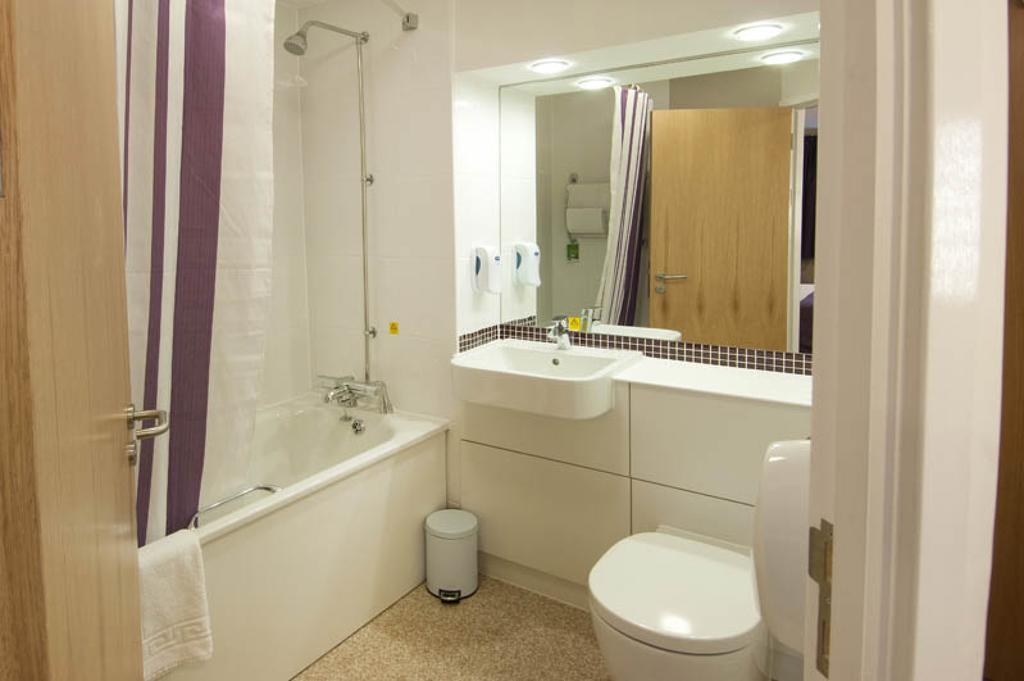 Premier Inn Edinburgh ダルケイス エクステリア 写真