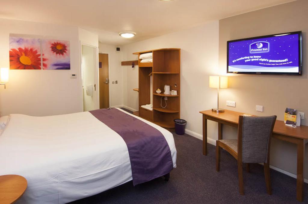 Premier Inn Edinburgh ダルケイス エクステリア 写真