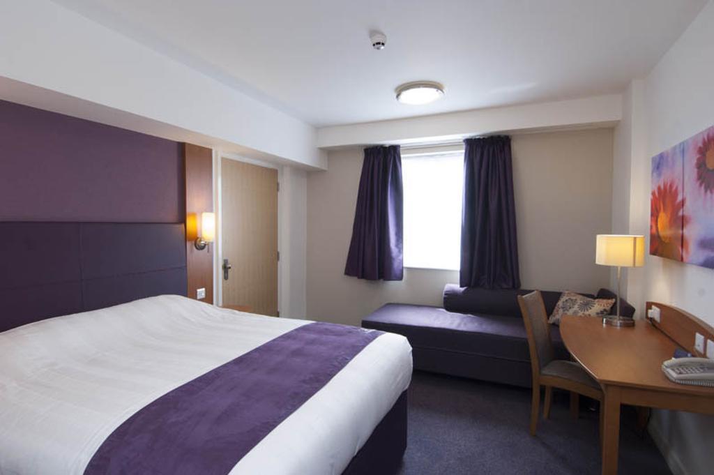 Premier Inn Edinburgh ダルケイス 部屋 写真