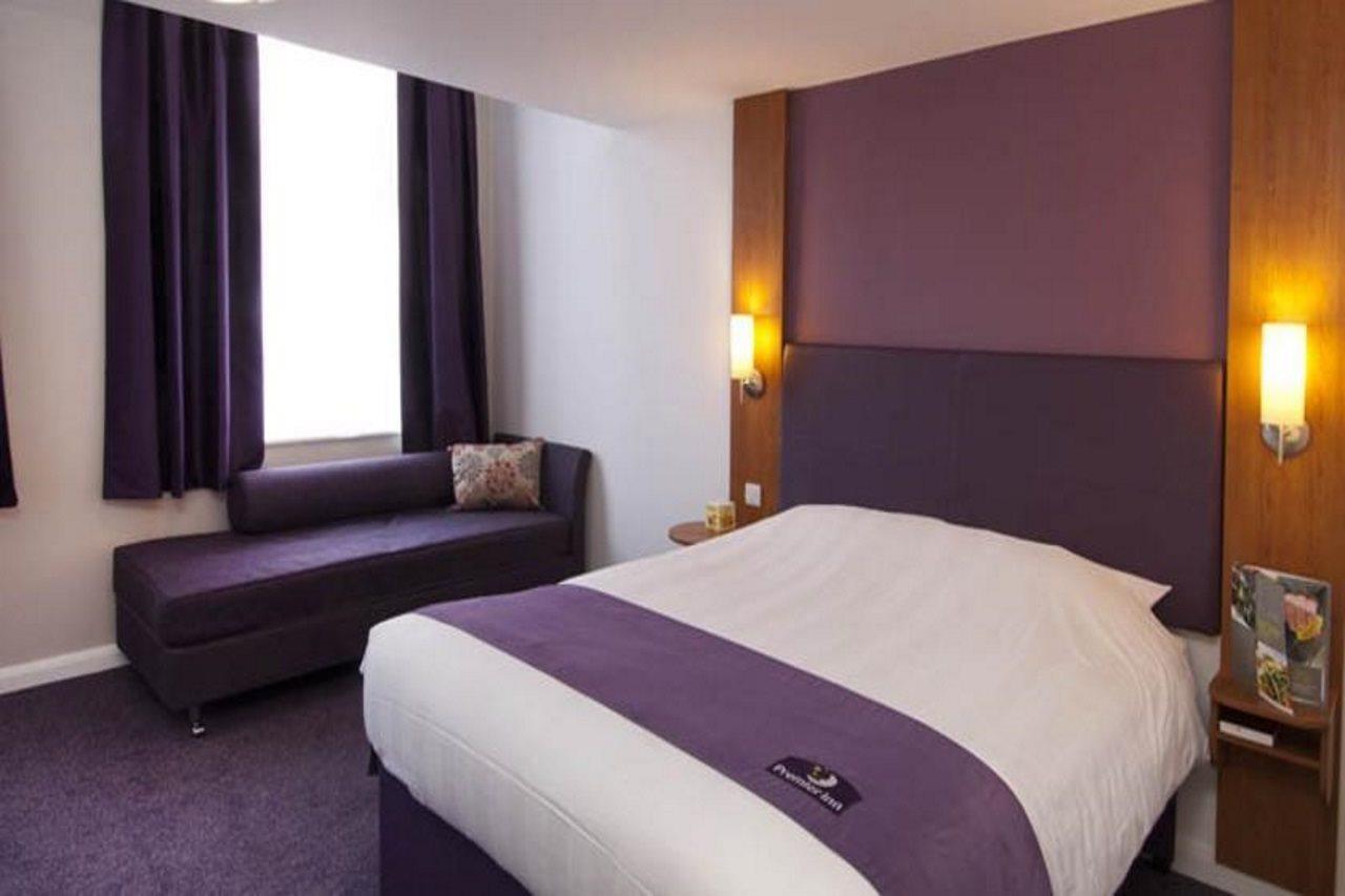 Premier Inn Edinburgh ダルケイス エクステリア 写真