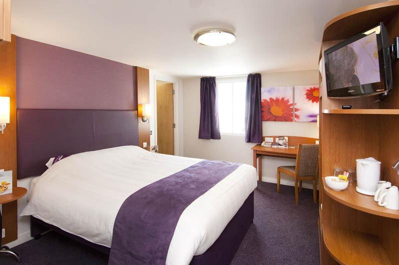 Premier Inn Edinburgh ダルケイス エクステリア 写真